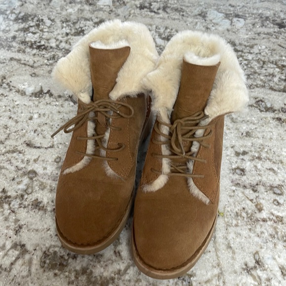 ugg quincy lace up chestnut suede